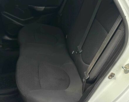 Белый Киа Рио, объемом двигателя 1.4 л и пробегом 217 тыс. км за 6600 $, фото 12 на Automoto.ua