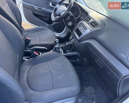Білий Кіа Ріо, об'ємом двигуна 1.4 л та пробігом 160 тис. км за 2999 $, фото 10 на Automoto.ua