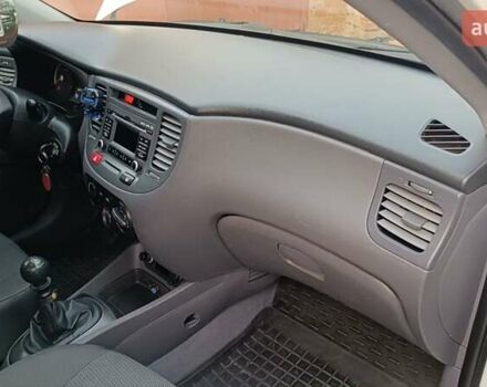 Білий Кіа Ріо, об'ємом двигуна 1.4 л та пробігом 202 тис. км за 5000 $, фото 16 на Automoto.ua