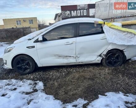 Білий Кіа Ріо, об'ємом двигуна 1.4 л та пробігом 160 тис. км за 2999 $, фото 5 на Automoto.ua