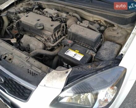 Белый Киа Рио, объемом двигателя 1.4 л и пробегом 260 тыс. км за 6400 $, фото 8 на Automoto.ua