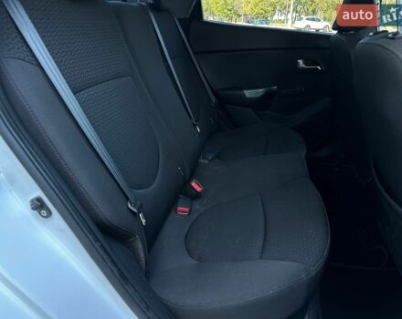 Білий Кіа Ріо, об'ємом двигуна 1.4 л та пробігом 162 тис. км за 6999 $, фото 23 на Automoto.ua
