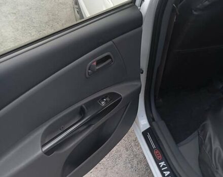 Киа Рио 2011 в Днепре (Днепропетровске) на Automoto.ua Белый Киа Рио, объемом двигателя 1.4 л и пробегом 191 тыс. км за 4800 $, фото 6 на Automoto.ua