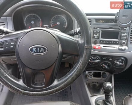 Белый Киа Рио, объемом двигателя 1.4 л и пробегом 191 тыс. км за 4600 $, фото 9 на Automoto.ua