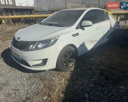 Белый Киа Рио, объемом двигателя 1.4 л и пробегом 147 тыс. км за 2700 $, фото 1 на Automoto.ua