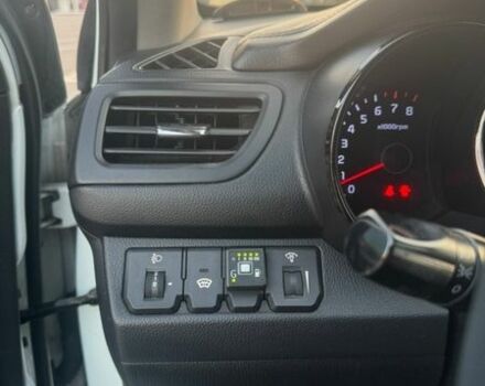 Белый Киа Рио, объемом двигателя 1.59 л и пробегом 257 тыс. км за 7600 $, фото 8 на Automoto.ua