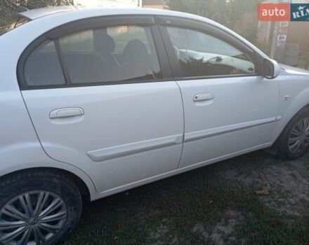 Белый Киа Рио, объемом двигателя 1.4 л и пробегом 191 тыс. км за 4600 $, фото 12 на Automoto.ua