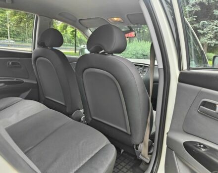 Белый Киа Рио, объемом двигателя 1.4 л и пробегом 250 тыс. км за 6100 $, фото 6 на Automoto.ua