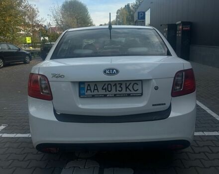 Белый Киа Рио, объемом двигателя 1.4 л и пробегом 158 тыс. км за 5800 $, фото 4 на Automoto.ua