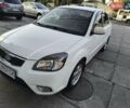 Белый Киа Рио, объемом двигателя 1.4 л и пробегом 223 тыс. км за 5700 $, фото 5 на Automoto.ua