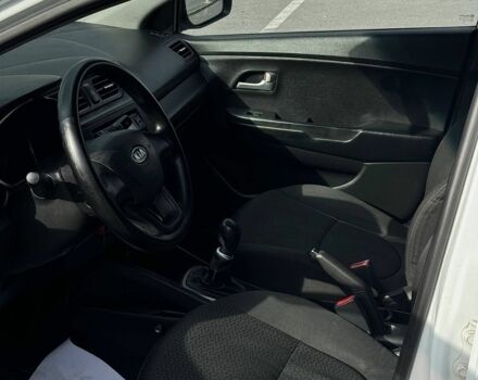 Білий Кіа Ріо, об'ємом двигуна 1.4 л та пробігом 218 тис. км за 5750 $, фото 6 на Automoto.ua