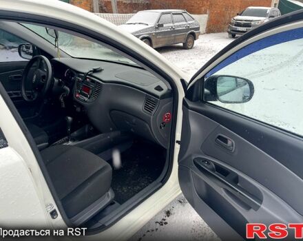 Білий Кіа Ріо, об'ємом двигуна 1.4 л та пробігом 22500 тис. км за 6200 $, фото 6 на Automoto.ua