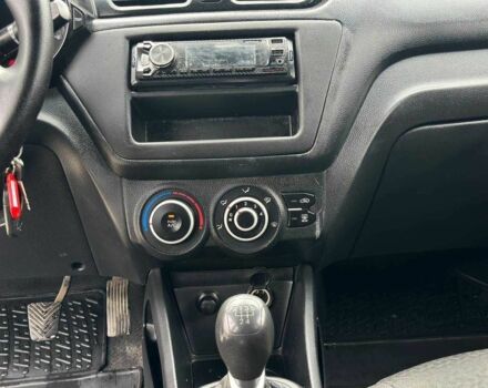 Белый Киа Рио, объемом двигателя 1.4 л и пробегом 217 тыс. км за 6600 $, фото 10 на Automoto.ua