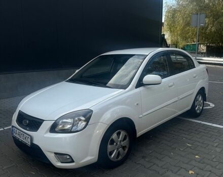 Белый Киа Рио, объемом двигателя 1.4 л и пробегом 158 тыс. км за 5800 $, фото 2 на Automoto.ua