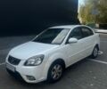 Белый Киа Рио, объемом двигателя 1.4 л и пробегом 158 тыс. км за 5800 $, фото 2 на Automoto.ua