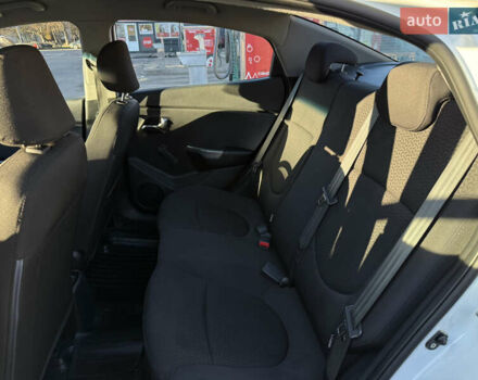 Белый Киа Рио, объемом двигателя 1.4 л и пробегом 157 тыс. км за 6500 $, фото 8 на Automoto.ua