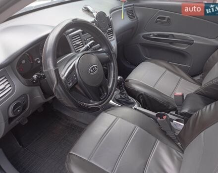 Білий Кіа Ріо, об'ємом двигуна 1.4 л та пробігом 191 тис. км за 4600 $, фото 7 на Automoto.ua