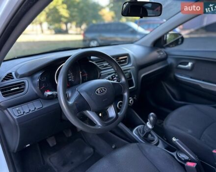 Білий Кіа Ріо, об'ємом двигуна 1.4 л та пробігом 162 тис. км за 6999 $, фото 21 на Automoto.ua
