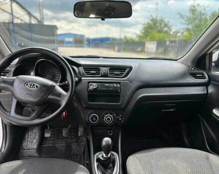 Белый Киа Рио, объемом двигателя 1.4 л и пробегом 217 тыс. км за 6600 $, фото 8 на Automoto.ua