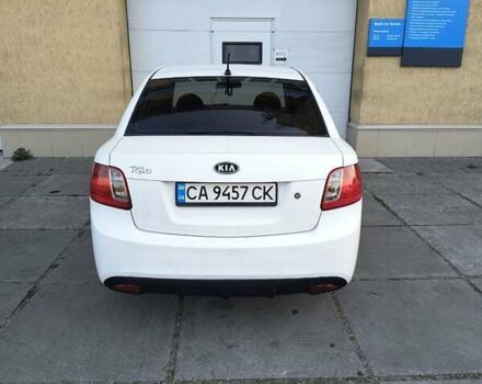 Белый Киа Рио, объемом двигателя 1.4 л и пробегом 223 тыс. км за 5700 $, фото 2 на Automoto.ua