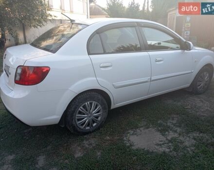 Белый Киа Рио, объемом двигателя 1.4 л и пробегом 191 тыс. км за 4600 $, фото 2 на Automoto.ua