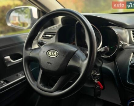 Білий Кіа Ріо, об'ємом двигуна 1.4 л та пробігом 219 тис. км за 5999 $, фото 8 на Automoto.ua