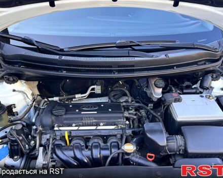 Белый Киа Рио, объемом двигателя 1.6 л и пробегом 48 тыс. км за 10200 $, фото 4 на Automoto.ua