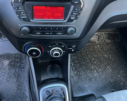 Белый Киа Рио, объемом двигателя 1.4 л и пробегом 143 тыс. км за 6500 $, фото 22 на Automoto.ua