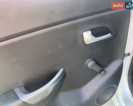 Белый Киа Рио, объемом двигателя 1.4 л и пробегом 41 тыс. км за 8700 $, фото 13 на Automoto.ua