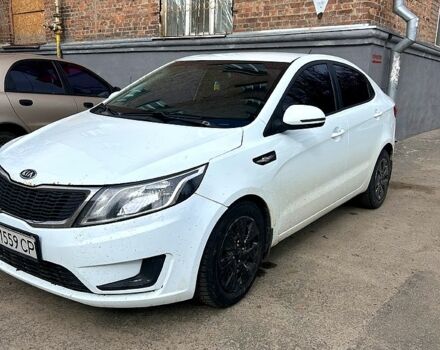 Белый Киа Рио, объемом двигателя 1.4 л и пробегом 256 тыс. км за 5200 $, фото 1 на Automoto.ua
