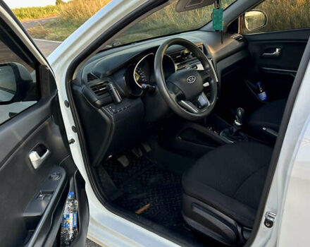 Білий Кіа Ріо, об'ємом двигуна 1.4 л та пробігом 142 тис. км за 6200 $, фото 23 на Automoto.ua