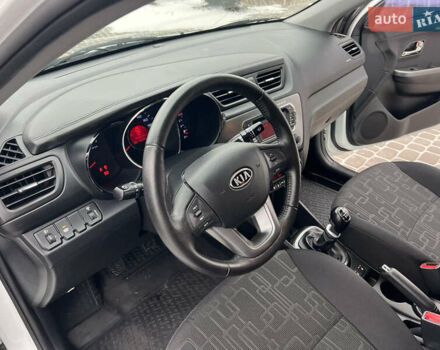 Белый Киа Рио, объемом двигателя 1.6 л и пробегом 42 тыс. км за 9600 $, фото 37 на Automoto.ua