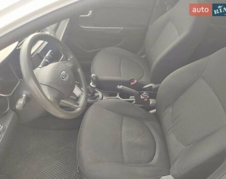 Білий Кіа Ріо, об'ємом двигуна 1.4 л та пробігом 157 тис. км за 6700 $, фото 7 на Automoto.ua