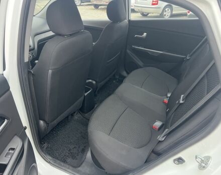 Білий Кіа Ріо, об'ємом двигуна 1.6 л та пробігом 123 тис. км за 8508 $, фото 13 на Automoto.ua