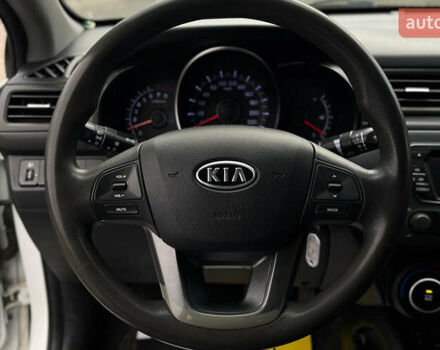 Белый Киа Рио, объемом двигателя 1.4 л и пробегом 200 тыс. км за 6900 $, фото 14 на Automoto.ua