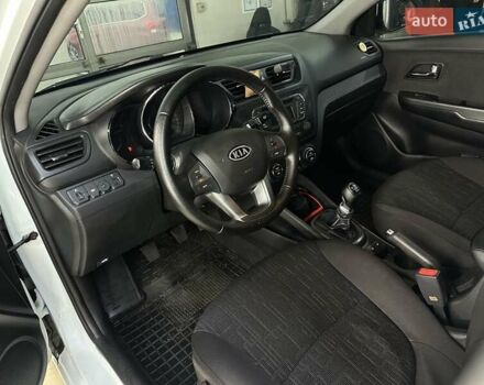 Белый Киа Рио, объемом двигателя 1.59 л и пробегом 112 тыс. км за 8700 $, фото 8 на Automoto.ua