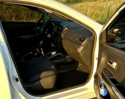Білий Кіа Ріо, об'ємом двигуна 1.4 л та пробігом 142 тис. км за 6200 $, фото 28 на Automoto.ua