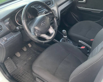 Белый Киа Рио, объемом двигателя 1.4 л и пробегом 175 тыс. км за 6999 $, фото 5 на Automoto.ua