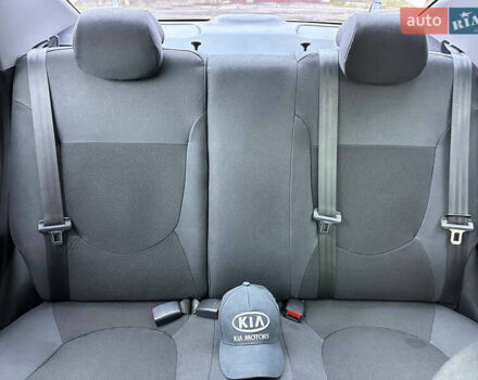 Белый Киа Рио, объемом двигателя 1.59 л и пробегом 149 тыс. км за 7800 $, фото 15 на Automoto.ua