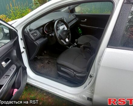 Білий Кіа Ріо, об'ємом двигуна 1.4 л та пробігом 81 тис. км за 8999 $, фото 5 на Automoto.ua