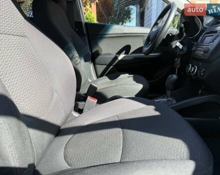 Білий Кіа Ріо, об'ємом двигуна 1.6 л та пробігом 82 тис. км за 9600 $, фото 67 на Automoto.ua