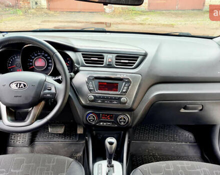 Белый Киа Рио, объемом двигателя 1.59 л и пробегом 159 тыс. км за 8800 $, фото 9 на Automoto.ua