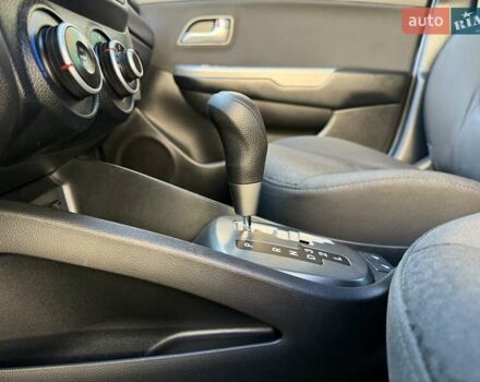 Білий Кіа Ріо, об'ємом двигуна 1.6 л та пробігом 82 тис. км за 9600 $, фото 59 на Automoto.ua