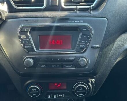 Білий Кіа Ріо, об'ємом двигуна 1.59 л та пробігом 221 тис. км за 6000 $, фото 9 на Automoto.ua