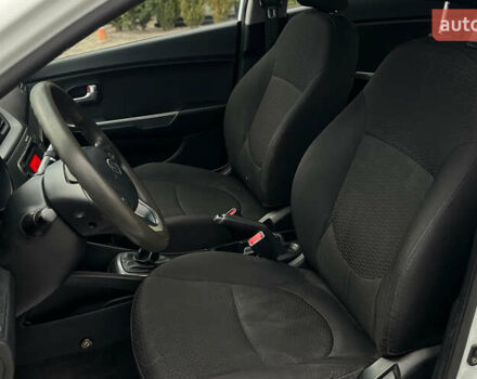 Белый Киа Рио, объемом двигателя 1.4 л и пробегом 200 тыс. км за 6900 $, фото 9 на Automoto.ua
