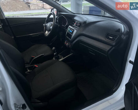 Белый Киа Рио, объемом двигателя 1.4 л и пробегом 150 тыс. км за 6499 $, фото 13 на Automoto.ua