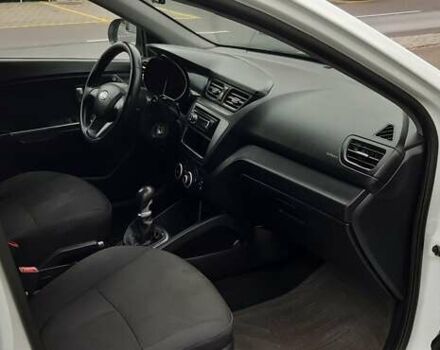 Белый Киа Рио, объемом двигателя 1.4 л и пробегом 175 тыс. км за 6900 $, фото 8 на Automoto.ua