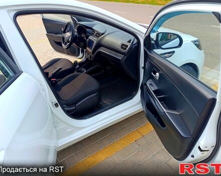 Білий Кіа Ріо, об'ємом двигуна 1.4 л та пробігом 99 тис. км за 6500 $, фото 13 на Automoto.ua