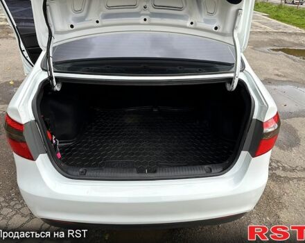 Білий Кіа Ріо, об'ємом двигуна 1.6 л та пробігом 149 тис. км за 8000 $, фото 6 на Automoto.ua