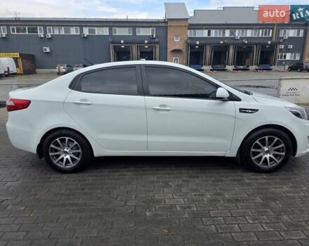 Белый Киа Рио, объемом двигателя 1.4 л и пробегом 288 тыс. км за 7500 $, фото 5 на Automoto.ua